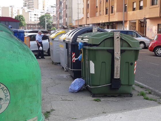 Contenedor en la calle Los Trigales el pasado mes de junio
