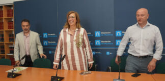 El director de Itagra, Asier Saiz, la presidenta de la Diputación, Ángeles Armisén, y el diputado de Desarrollo agrario, Luis Calderón