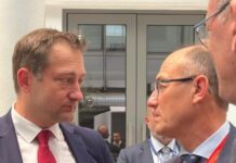 Jorge Martínez Antolín con el Comisario de Agricultura Europeo Christophe Hansen