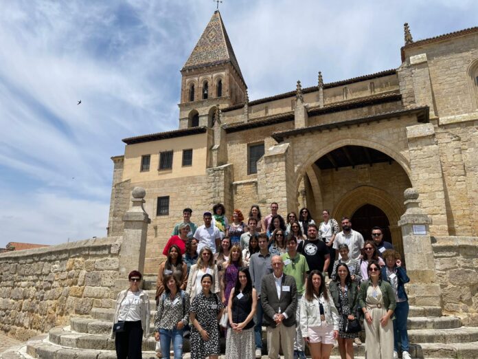 Paredes de Nava acoge un encuentro del Proyecto Arraigo (1) Paredes de Nava acoge un encuentro del Proyecto Arraigo