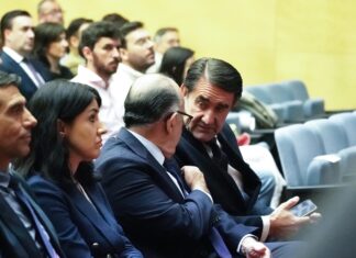 El consejero de Medio Ambiente, Vivienda y Ordenación del Territorio, Juan Carlos Suárez-Quiñones, asiste al encuentro anual de entidades adheridas al Pacto de Economía Circular de Castilla y León. Fotografía: Rubén Cacho (ICAL)