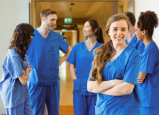 Castilla y León necesita 1.683 enfermeros para alcanzar los 8,19 por 1.000 habitantes que marcan los estándares europeos grupo de enfermeros