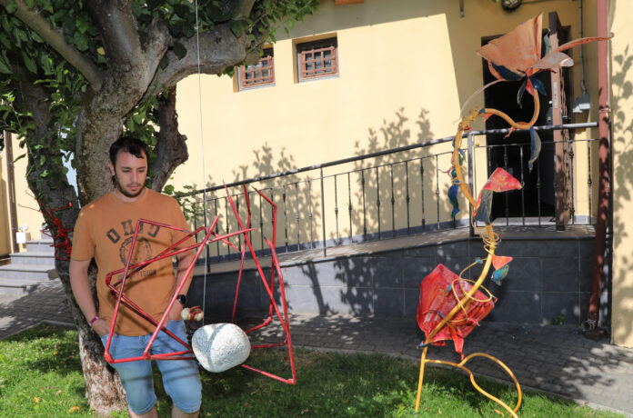 Exposición 'Bichos' de José Castrillo en el patio del museo de arte contemporáneo de Carrión de los Condes (Palencia). Brágimo (ICAL)