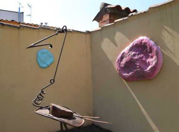 Exposici&oacute;n 'Bichos' de Jos&eacute; Castrillo en el patio del museo de arte contempor&aacute;neo de Carri&oacute;n de los Condes (Palencia). Br&aacute;gimo (ICAL)