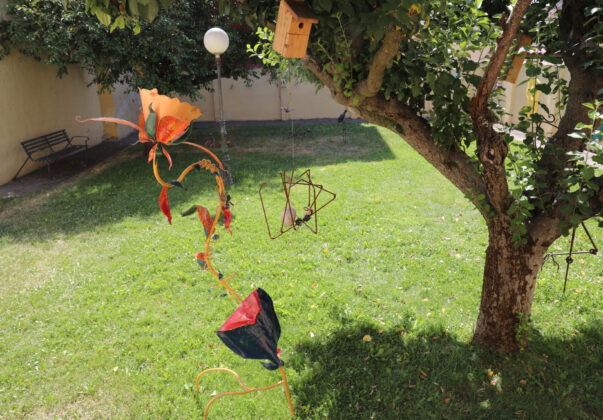 Exposici&oacute;n 'Bichos' de Jos&eacute; Castrillo en el patio del museo de arte contempor&aacute;neo de Carri&oacute;n de los Condes (Palencia). Br&aacute;gimo (ICAL)