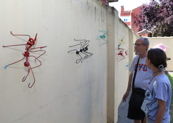 Exposici&oacute;n 'Bichos' de Jos&eacute; Castrillo en el patio del museo de arte contempor&aacute;neo de Carri&oacute;n de los Condes (Palencia). Br&aacute;gimo (ICAL)