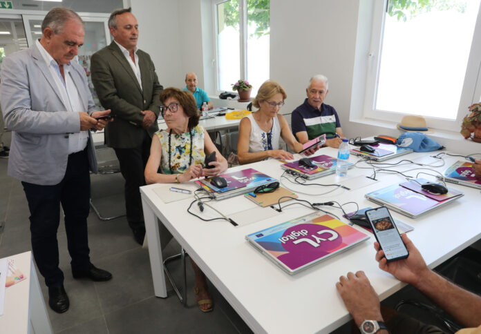 El viceconsejero de Transformación Digital visita el Espacio CyL Digital de Palencia