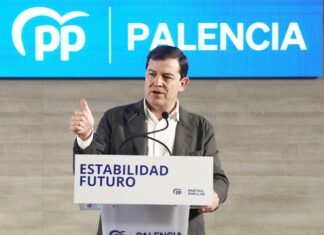 Mañueco pide a Sánchez una “respuesta excepcional” del Gobierno ante los incendios y medios del Ejército para apoyar el dispositivo autonómico