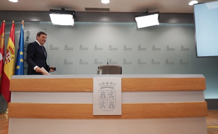 Consejo de Gobierno El consejero de Economía y Hacienda y portavoz de la Junta, Carlos Fernández Carriedo, comparece en rueda de prensa posterior al Consejo de Gobierno. Fotografía: Rubén Cacho (ICAL)