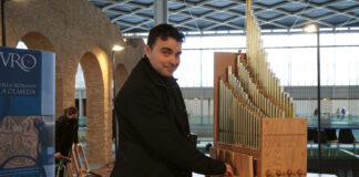 Alberto Ruiz Pajares en el hydraulis de la Villa Romana La Olmeda