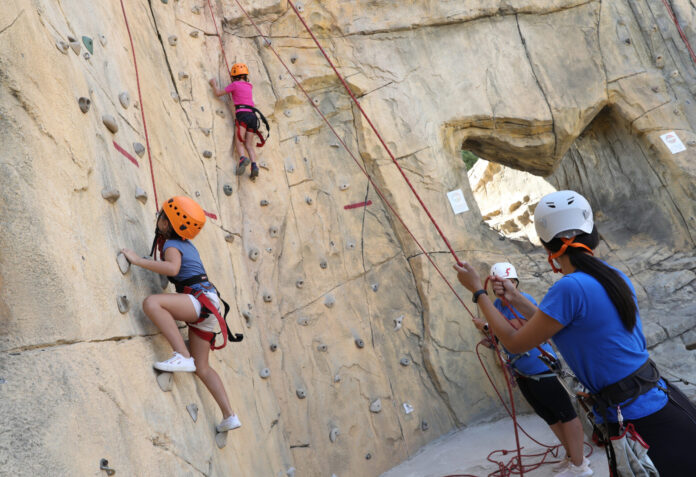 Niños desarrollando actividades de verano en el centro conocido como la Roca en la ciudad de Palencia. Fotografía: Brágimo (ICAL)