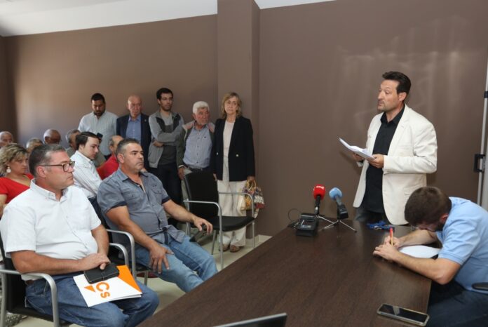 Pleno para el debate de moción de censura contra el actual alcalde de Melgar de Yuso, Eduardo Tejido(D) (PP) en el que se propone como nuevo regidor a Óscar Serna Azpeleta (I) (Cs)