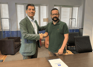 De izquierda a derecha: Paco Hevia, director Corporativo de Galletas Gullón, y Álvaro Retortillo, director general de la Fundación Santa María la Real