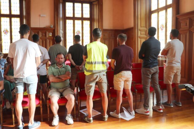 Polic&iacute;as locales de Palencia protestan durante el pleno de Ayuntamiento. Fotograf&iacute;a: Br&aacute;gimo (ICAL)