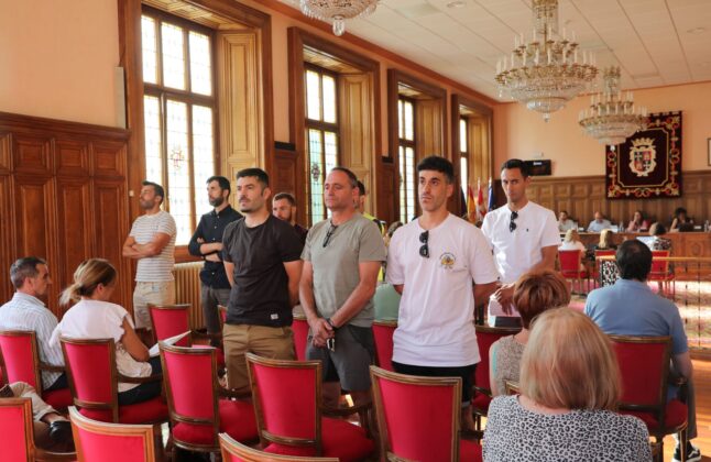 Polic&iacute;as locales de Palencia protestan durante el pleno de Ayuntamiento. Fotograf&iacute;a: Br&aacute;gimo (ICAL)