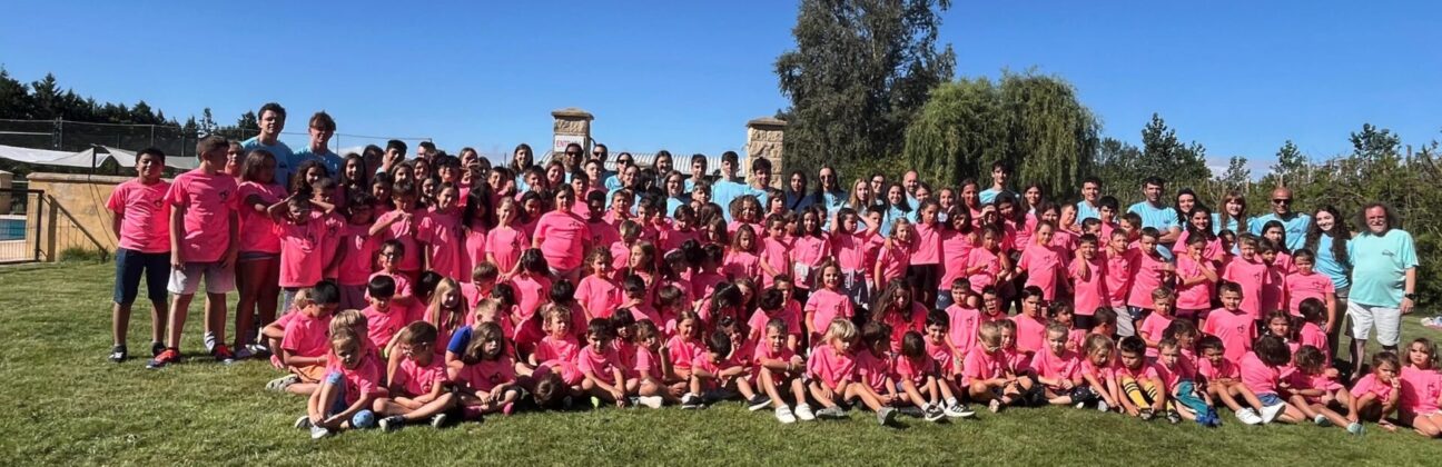 Grupo de los campamentos urbanos Don Bosco 2025 y el Campamento Rural TOSI