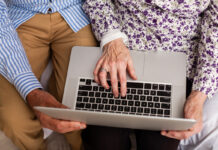 CyL Digital impulsa la formación tecnológica con más de 300 cursos gratuitos en octubre en Castilla y León personas-mayores-TIC-nuevas-tecnologías