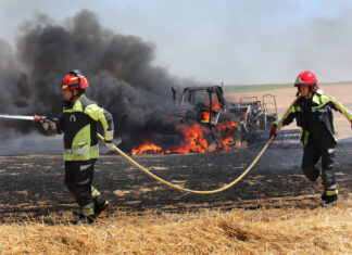 El incendio de una empacadora provoca un fuego en varias hectáreas cosechadas en Lantadilla