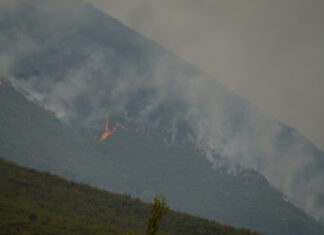 Sube a nivel 2 el incendio de Boca de Huérgano, que ya se acercaría a los Picos Murcia y Frontino en el límite con Palencia