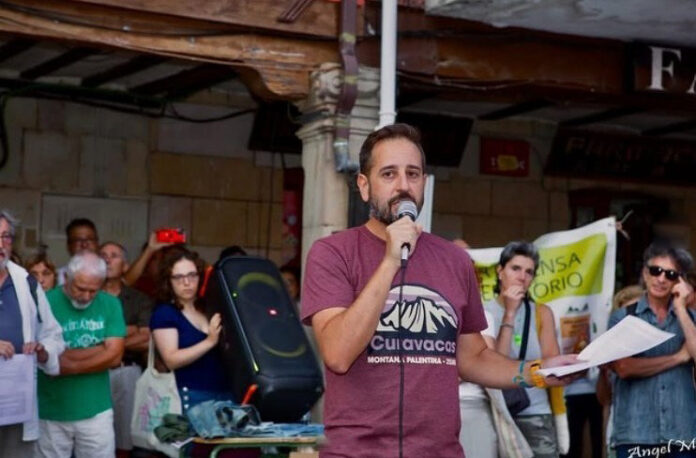Borja Barba Cervera _ _ Borja Barba en la manifestación de Cervera contra los incendios en la Montaña Palentina