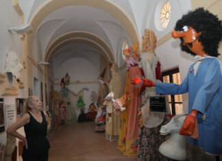 La casa de los Títeres en Paredes de Nava (Palencia), en la imagen la actriz y colaboradora de Miguel Ángel Ordoñez, Irene Antolín