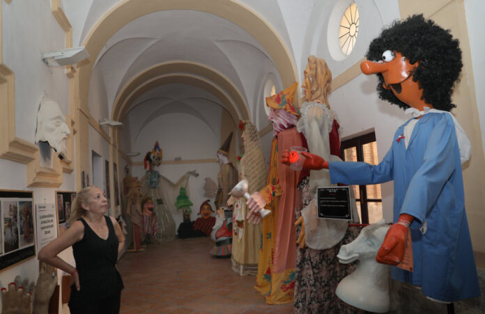 Casa de los Titeres Paredes de Nava (2) La casa de los Títeres en Paredes de Nava (Palencia), en la imagen la actriz y colaboradora de Miguel Ángel Ordoñez, Irene Antolín