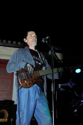 C&eacute;sar Rojo, bajo y vocal