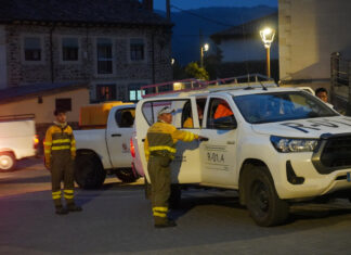 El CECOPI levanta el confinamiento de Lebanza y Campo, pero pide precaución a sus habitantes Dispositivo en San Salvador de Cantamuda listo para reforzar el frente de la Abadía de Lebanza. Aida Acitores