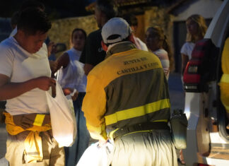 El testimonio de un brigadista: “Vi a compañeros beber de las mochilas de extinción, deshidratados y desesperados” Dispositivo en San Salvador de Cantamuda listo para reforzar el frente de la Abadía de Lebanza. Aida Acitores