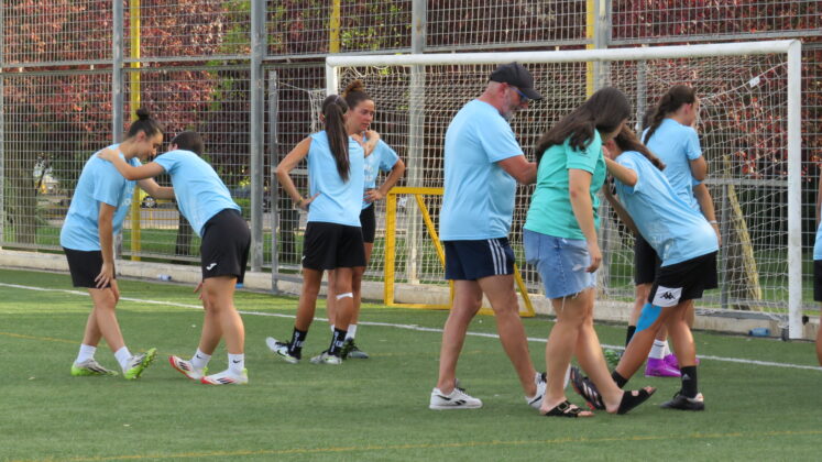 El Palencia F&uacute;tbol Femenino en su primer entrenamiento de pretemporada 2025-26. Fotograf&iacute;a: Palencia en la Red