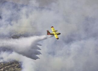 Nueve incendios en el nivel 2 en Castilla y León. Resoba rebaja la peligrosidad Incendio en la frontera de Galicia y Castilla y León en la localidad zamorana de Castromil