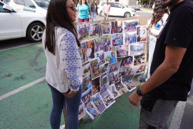Manifestaci&oacute;n en Salda&ntilde;a contra el traslado de los p&aacute;rrocos Luis &Aacute;ngel y Ram&oacute;n de la localidad