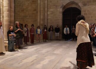 Cual amanuenses y cantores medievales