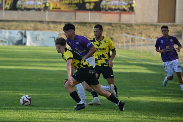 Astudillo contra Palencia Cristo Atl&eacute;tico. Fotograf&iacute;a: Julio Robles