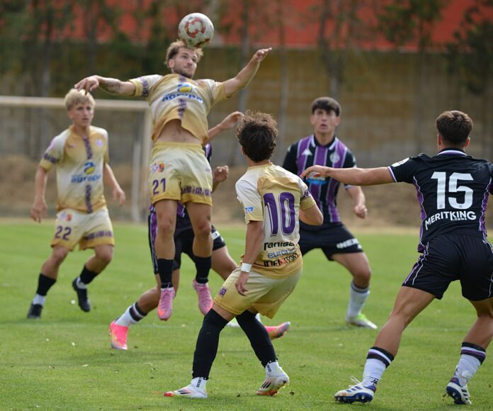 Palencia Cristo Atlético contra Real Valladolid 'B'. Julio Robles (1) Palencia Cristo Atlético contra Real Valladolid 'B'. Fotografía: Julio Robles