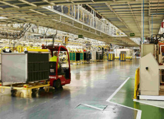 El TSJCyL mantiene la improcedencia del despido de un carretillero de Palencia que averió un birlocho, lo conducía con un cigarro en la mano y sin usar las protecciones