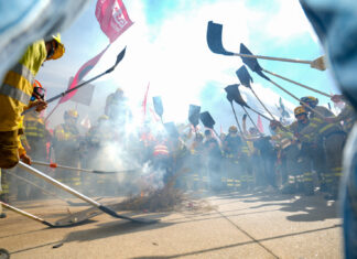 UGT y CCOO convocan una manifestación, de carácter estatal, para exigir la equiparación laboral de los bomberos forestales y la profesionalización del colectivo. Fotografía: R. Valtero (ICAL)