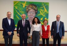 El delegado del Gobierno en Castilla y León visita las instalaciones de Galletas Gullón