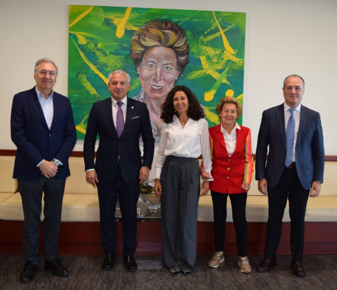 250924 Visita delegado Gobierno El delegado del Gobierno en Castilla y León visita las instalaciones de Galletas Gullón