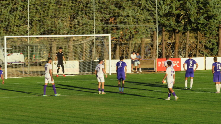 CD Becerril contra Palencia Cristo Atl&eacute;tico. Fotograf&iacute;a: Dani V.