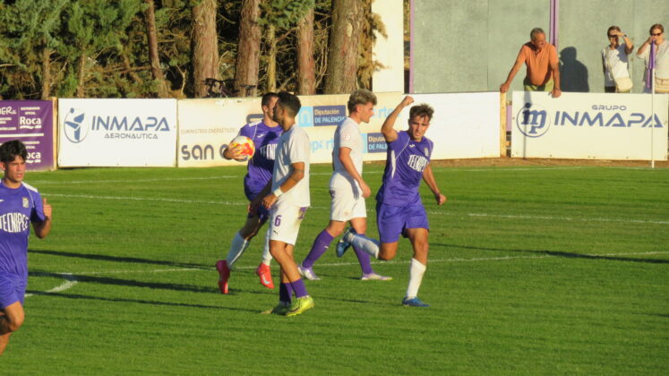 CD Becerril contra Palencia Cristo Atl&eacute;tico. Fotograf&iacute;a: Dani V.