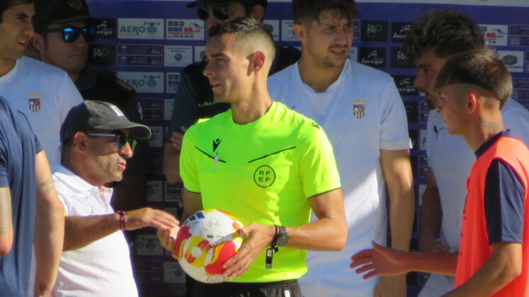 CD Becerril contra Palencia Cristo Atl&eacute;tico. Fotograf&iacute;a: David del Pico