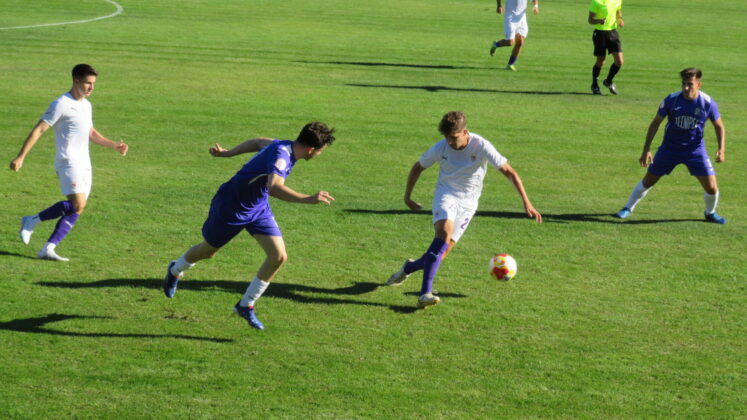 CD Becerril contra Palencia Cristo Atl&eacute;tico. Fotograf&iacute;a: David del Pico