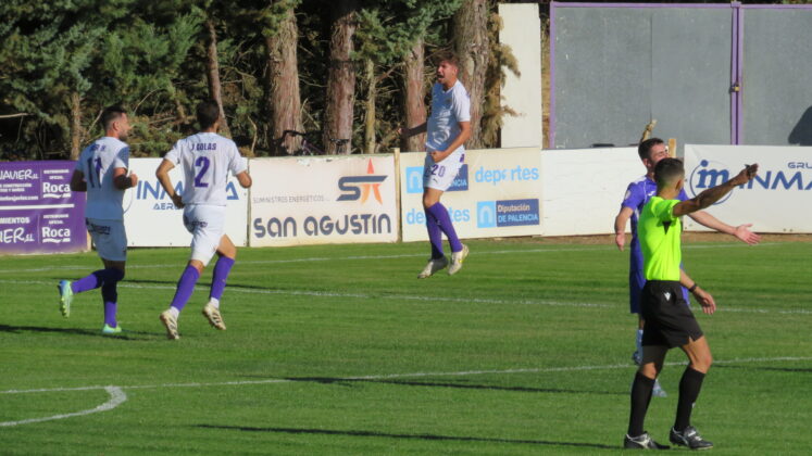 CD Becerril contra Palencia Cristo Atl&eacute;tico. Fotograf&iacute;a: David del Pico