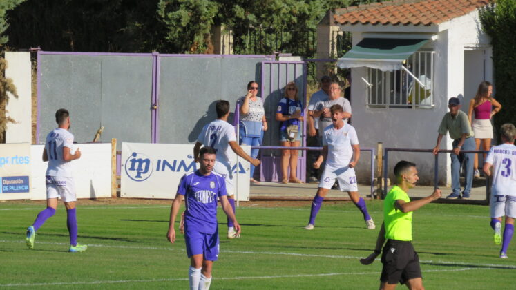 CD Becerril contra Palencia Cristo Atl&eacute;tico. Fotograf&iacute;a: David del Pico