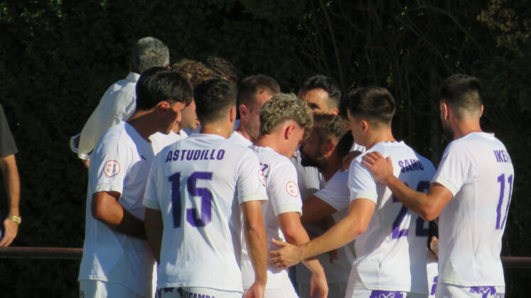 CD Becerril contra Palencia Cristo Atl&eacute;tico. Fotograf&iacute;a: David del Pico