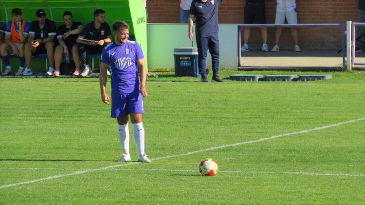 CD Becerril contra Palencia Cristo Atl&eacute;tico. Fotograf&iacute;a: David del Pico