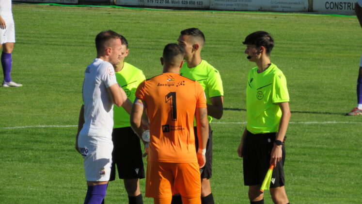 CD Becerril contra Palencia Cristo Atl&eacute;tico. Fotograf&iacute;a: David del Pico