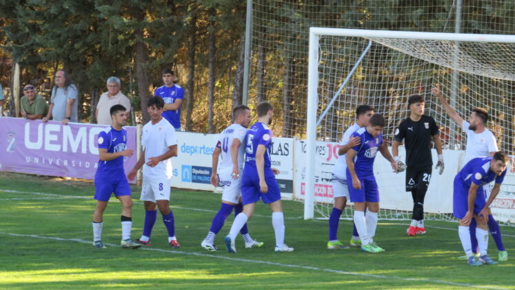 CD Becerril contra Palencia Cristo Atl&eacute;tico. Fotograf&iacute;a: David del Pico