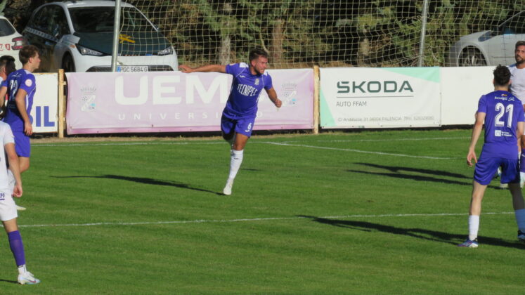 CD Becerril contra Palencia Cristo Atl&eacute;tico. Fotograf&iacute;a: David del Pico